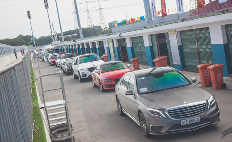 Đón năm mới, hàng loạt siêu xe, xe độ quần tụ tại trường đua Đại Nam